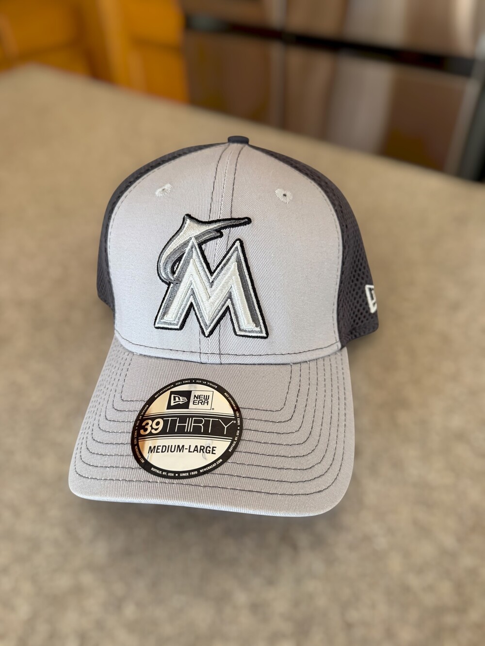 New Era 39THIRTY Medium-Large Miami Marlins Gray Flex Hat
